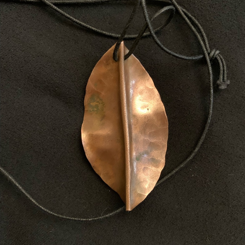 Georgia O’Keefe inspired Copper Leaf Pendant Necklace - Picture 3 of 9